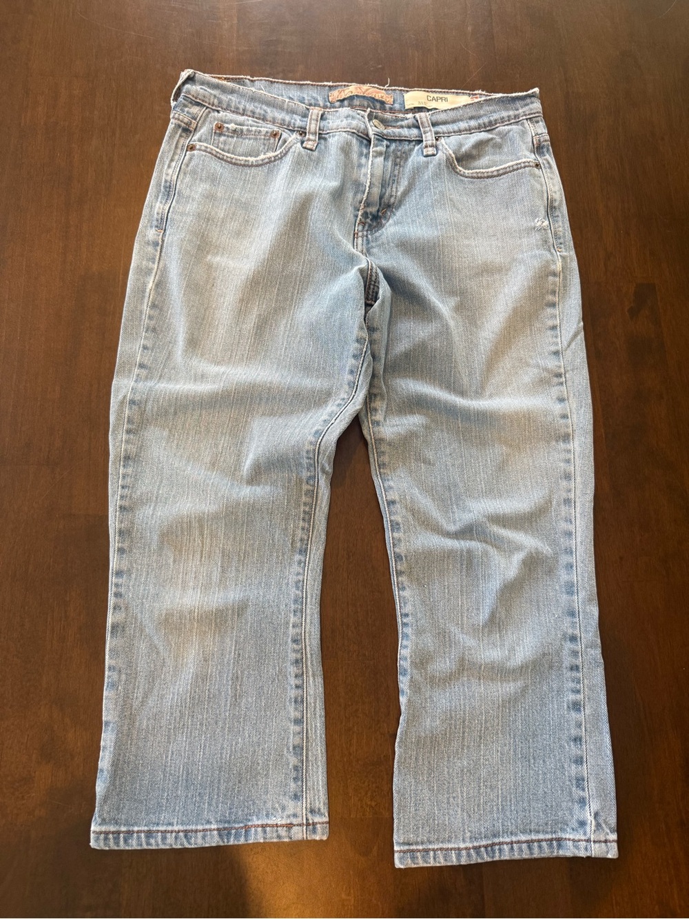 Levi’s 515 Light Wash Capri Jeans Size 10